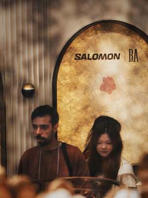 Salomon × BA arched interior signage